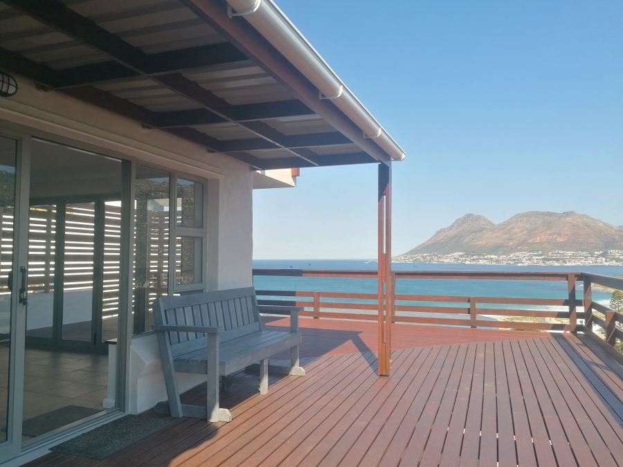 To Let 4 Bedroom Property for Rent in Glencairn Heights Western Cape